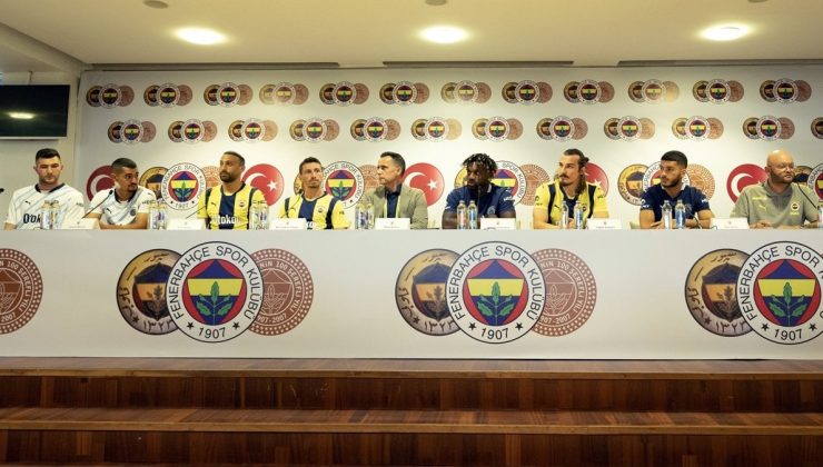 Fenerbahçe’den 7 futbolcu ile toplu imza töreni