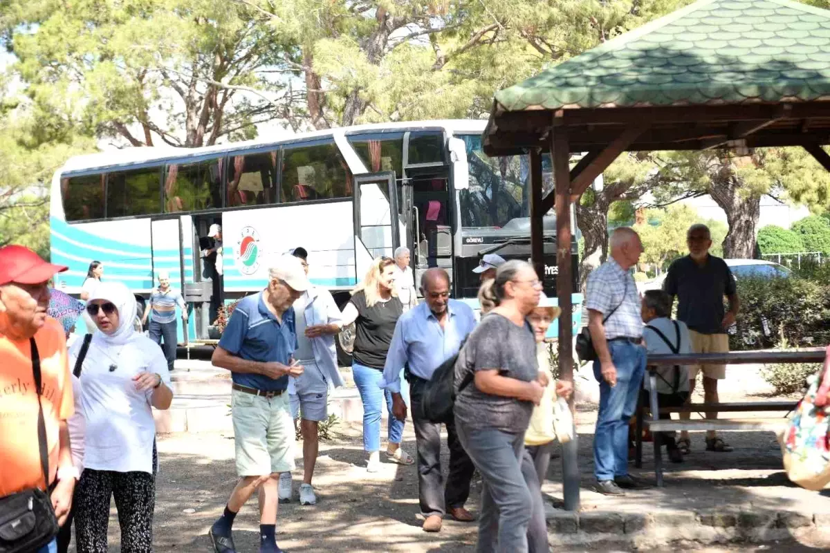 Kepez Belediyesi’nden Huzurevi Sakinlerine Keyifli Piknik